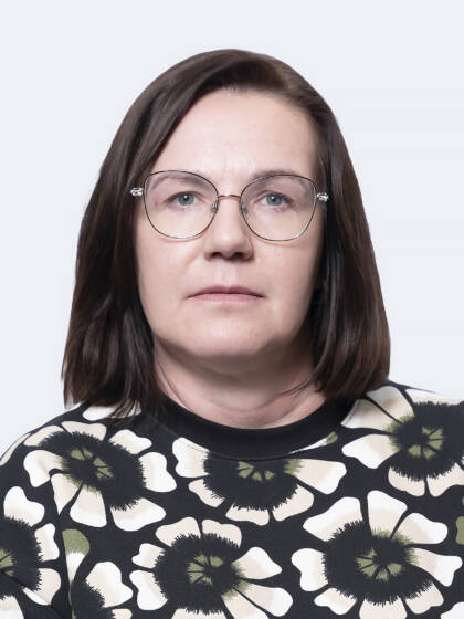 Lähikuvassa Heli Hätinen.