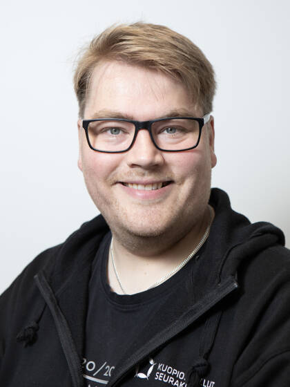 Lähikuvassa Henri Mäki-Kahma.
