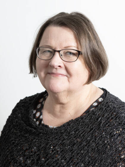 Lähikuvassa Anita Hallikainen.
