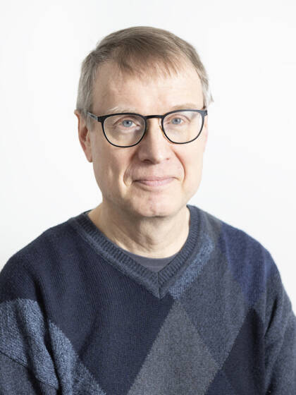 Lähikuvassa Matti Saarela.