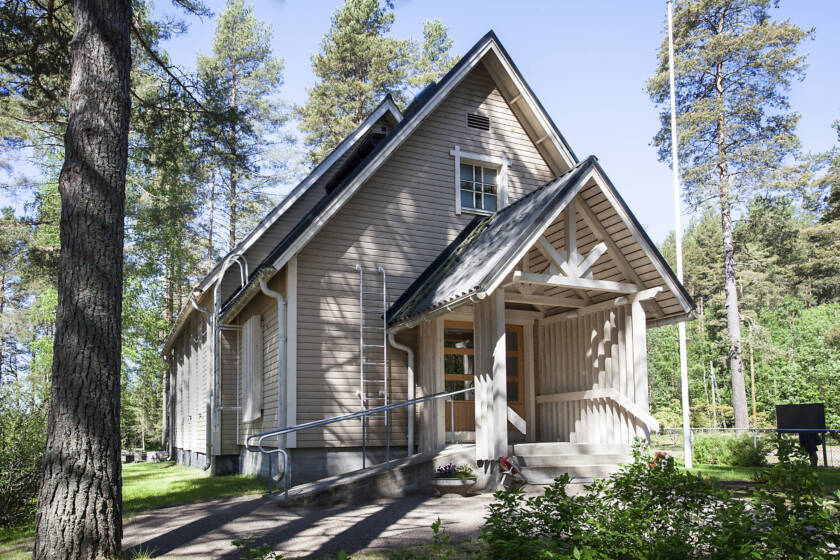 Hirvilahden kappelin sisäänkäynti.