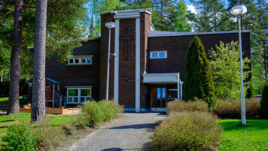 Vehmersalmen seurakuntakoti ulkokuva.