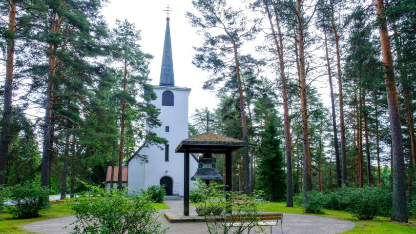 Riistaveden kirkon ulkokuva.