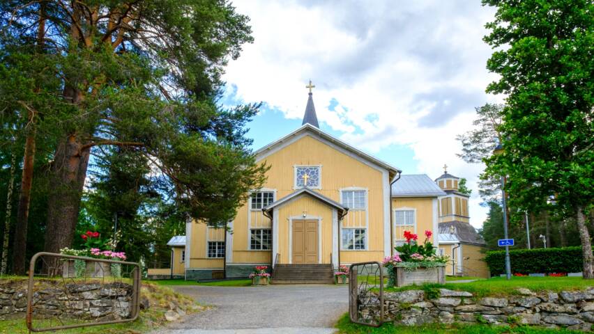 Tuusniemen kirkon ulkokuva.