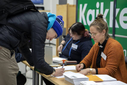 Ennakkoäänestys kauppakeskuksessa.