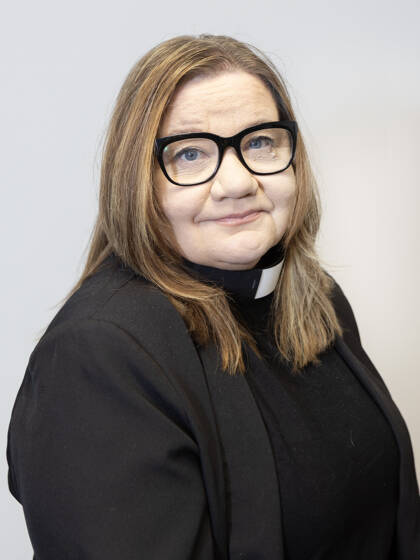 Lähikuvassa Anja Hötti.