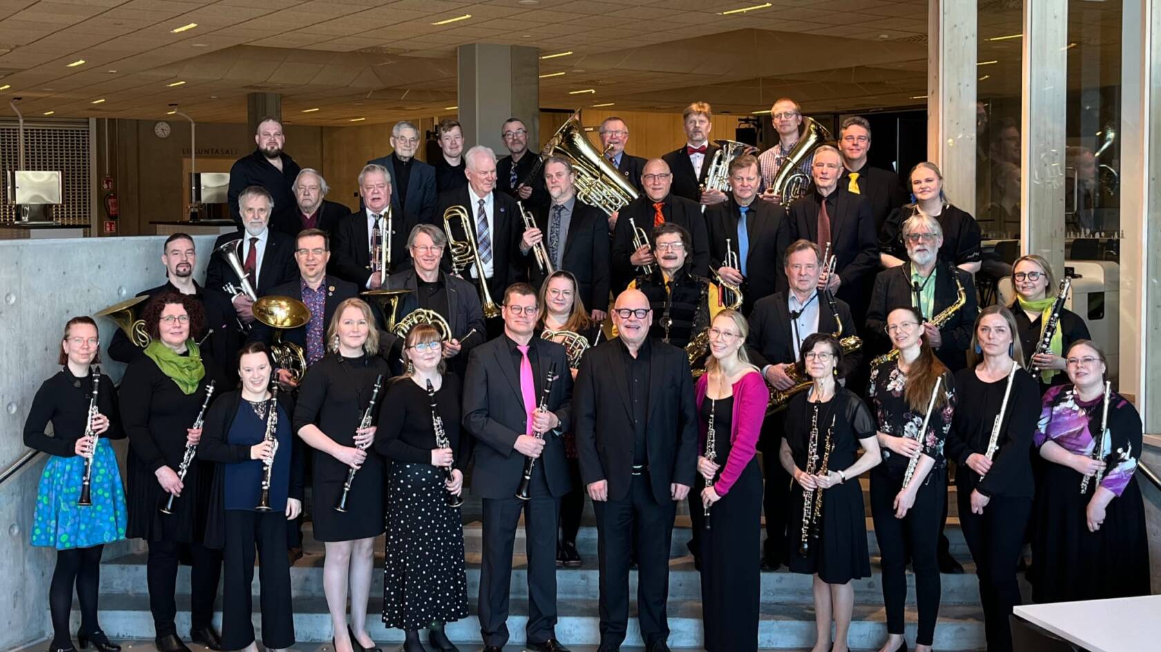 Kalakukko wind band jäsenet lähikuvassa.