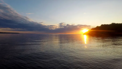 Aurinko nousee.